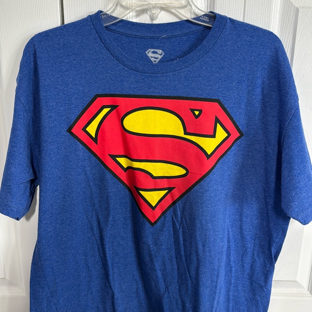 *LIKE NEW* Men's Superman Tee - Size XL